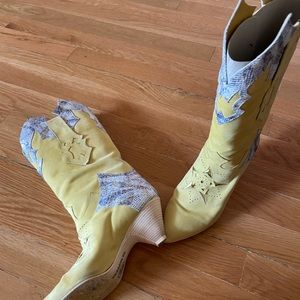 Boots like new gently worn one of a kind